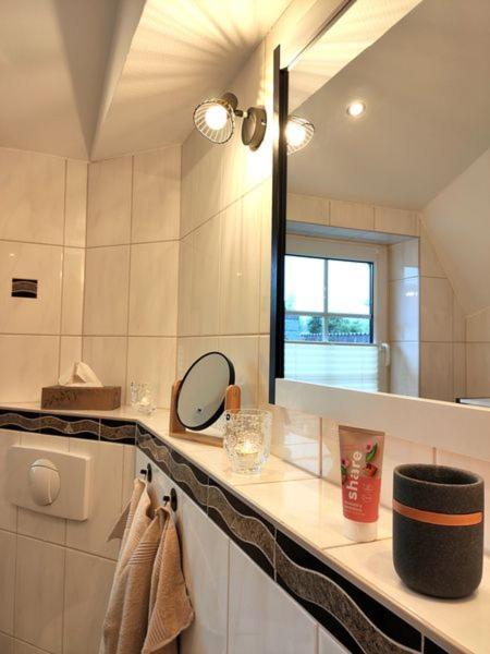 Ferienhaus Blaue Blume Mit 11 Kw Ladestation, Kamin, Terrasse, Eingezaeuntem Garten, Sauna, Wlan, Netflix, 2 Hunde Willkommen! Güntersberge Buitenkant foto