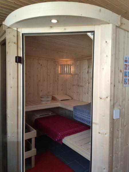 Ferienhaus Blaue Blume Mit 11 Kw Ladestation, Kamin, Terrasse, Eingezaeuntem Garten, Sauna, Wlan, Netflix, 2 Hunde Willkommen! Güntersberge Buitenkant foto